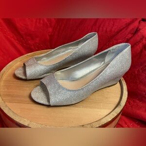 Kelly & Kate Sparkle Cilasa Wedge Pump Metallic Size 9